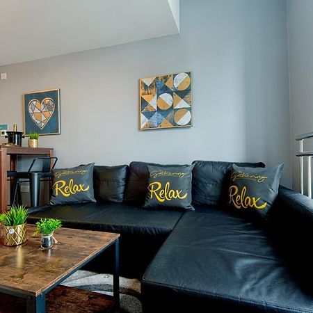 The Penthouse Gathering - Town Centre - Sleeps Up To 16 ريكسهام المظهر الخارجي الصورة