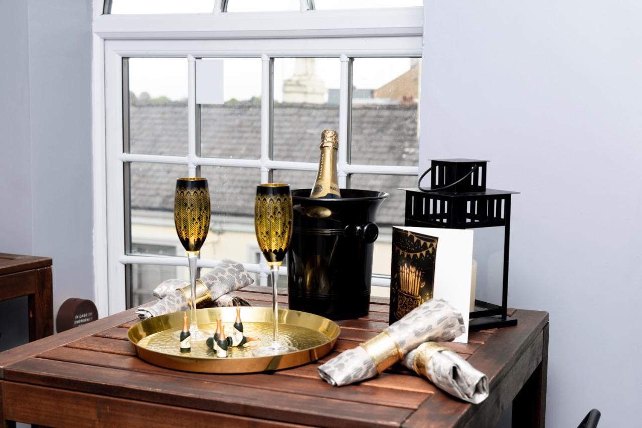 The Penthouse Gathering - Town Centre - Sleeps Up To 16 ريكسهام المظهر الخارجي الصورة