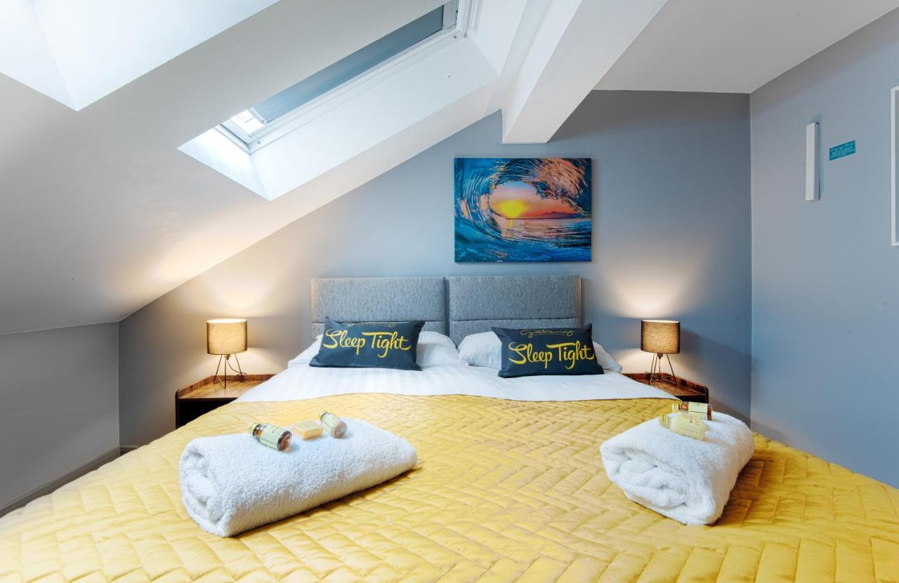 The Penthouse Gathering - Town Centre - Sleeps Up To 16 ريكسهام المظهر الخارجي الصورة