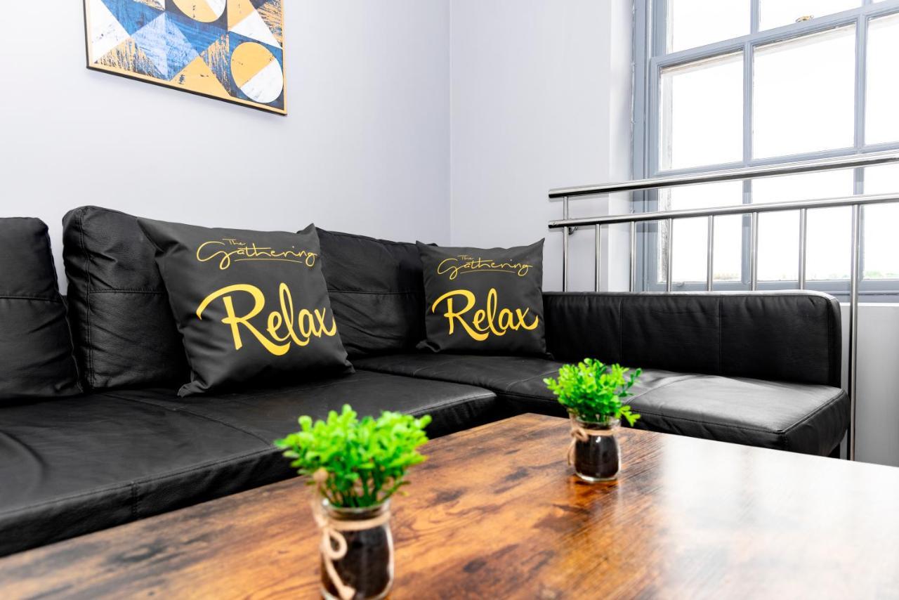 The Penthouse Gathering - Town Centre - Sleeps Up To 16 ريكسهام المظهر الخارجي الصورة