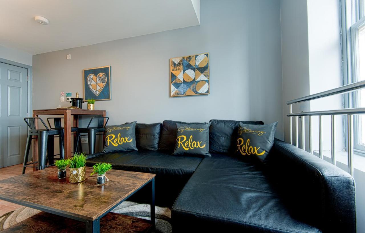 The Penthouse Gathering - Town Centre - Sleeps Up To 16 ريكسهام المظهر الخارجي الصورة