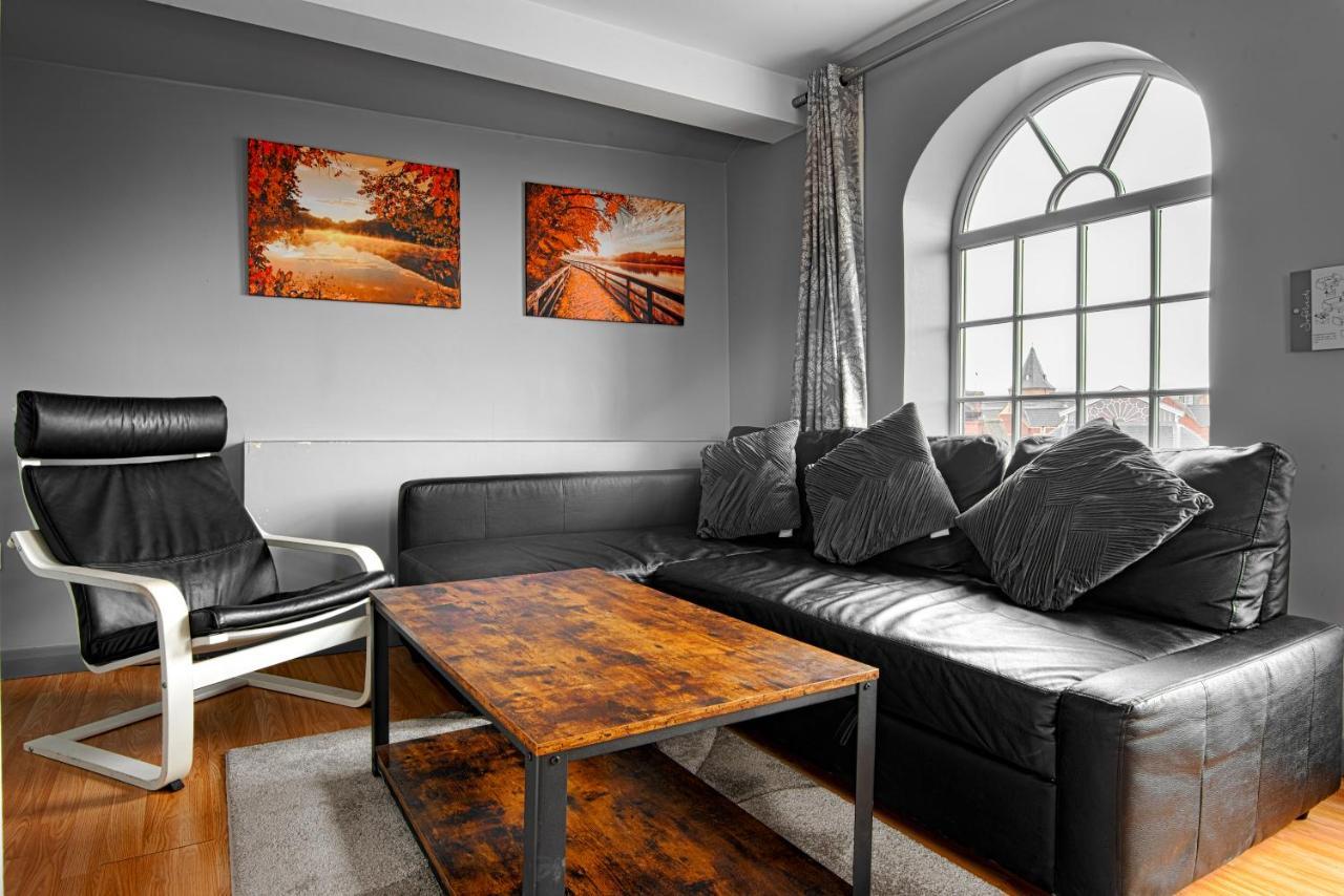 The Penthouse Gathering - Town Centre - Sleeps Up To 16 ريكسهام المظهر الخارجي الصورة