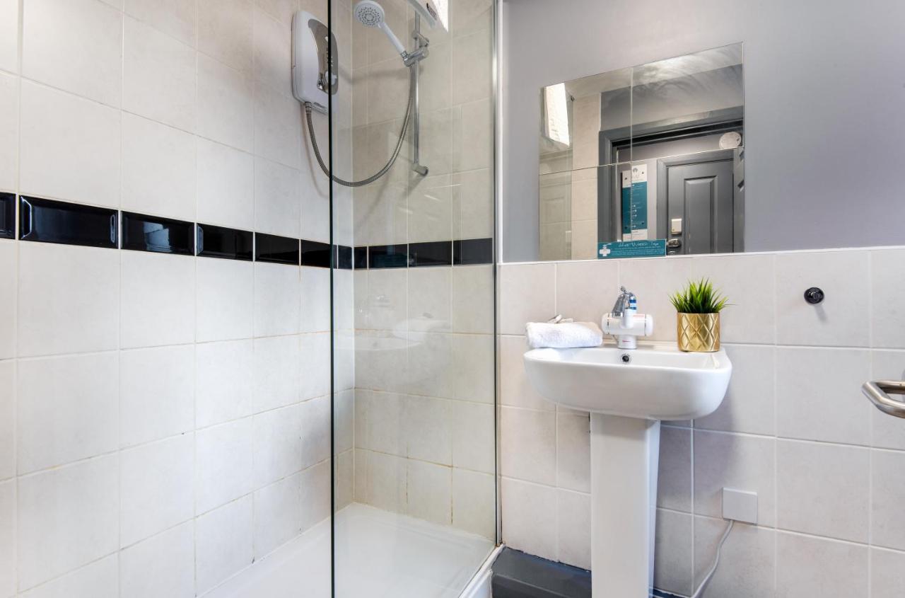 The Penthouse Gathering - Town Centre - Sleeps Up To 16 ريكسهام المظهر الخارجي الصورة