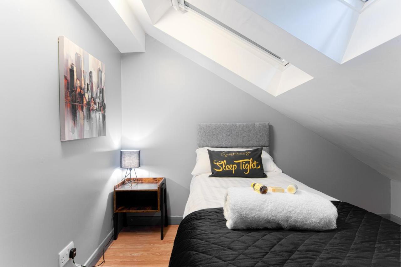 The Penthouse Gathering - Town Centre - Sleeps Up To 16 ريكسهام المظهر الخارجي الصورة