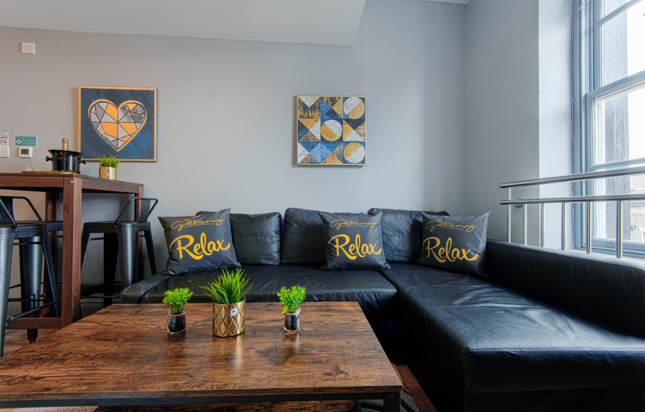 The Penthouse Gathering - Town Centre - Sleeps Up To 16 ريكسهام المظهر الخارجي الصورة