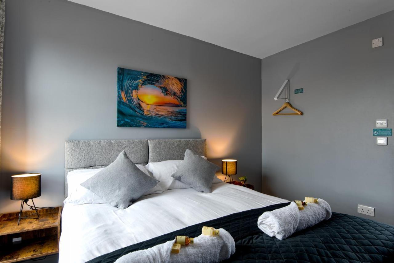 The Penthouse Gathering - Town Centre - Sleeps Up To 16 ريكسهام المظهر الخارجي الصورة