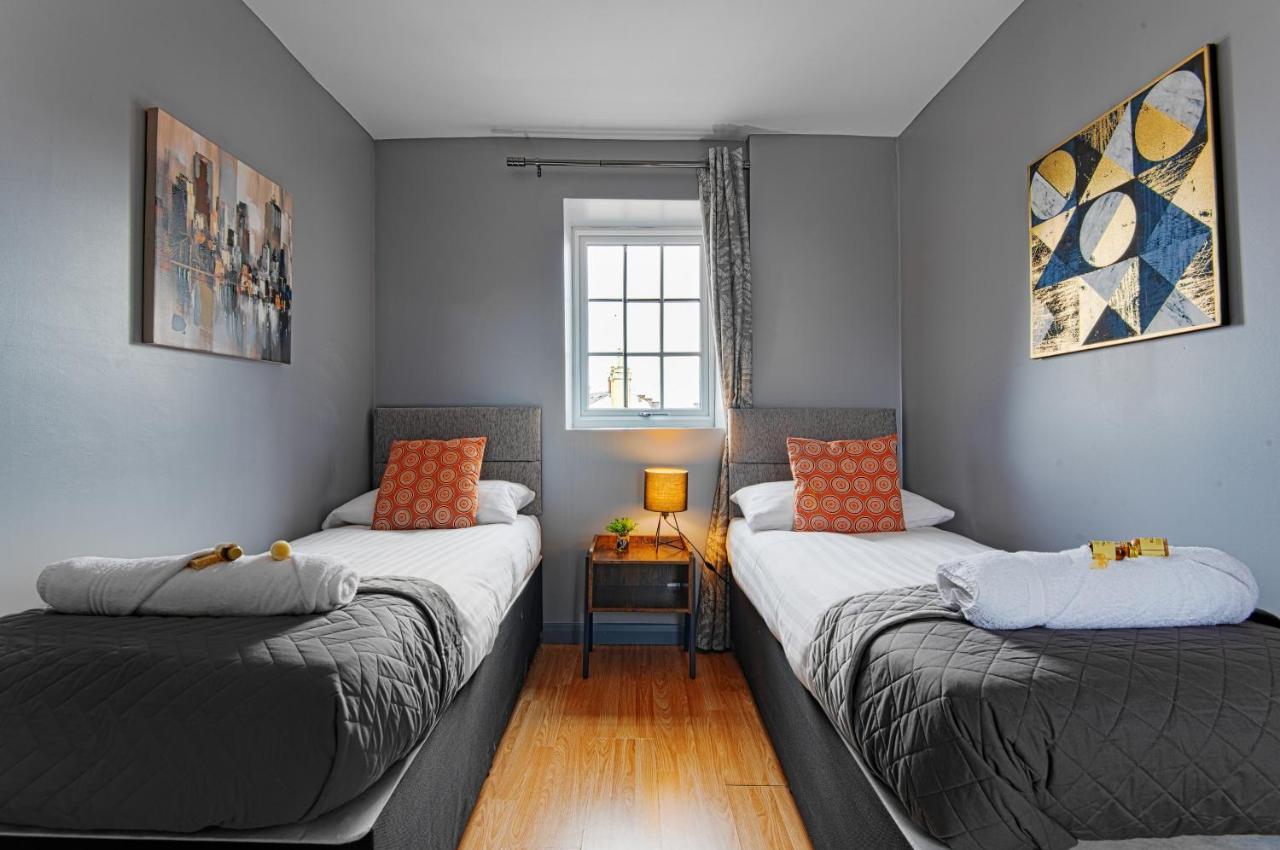 The Penthouse Gathering - Town Centre - Sleeps Up To 16 ريكسهام المظهر الخارجي الصورة