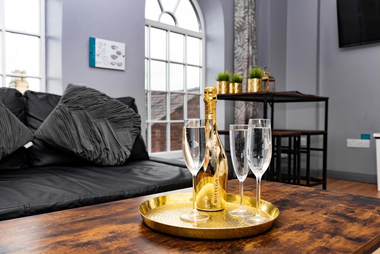 The Penthouse Gathering - Town Centre - Sleeps Up To 16 ريكسهام المظهر الخارجي الصورة