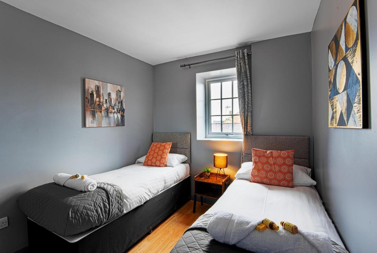 The Penthouse Gathering - Town Centre - Sleeps Up To 16 ريكسهام المظهر الخارجي الصورة