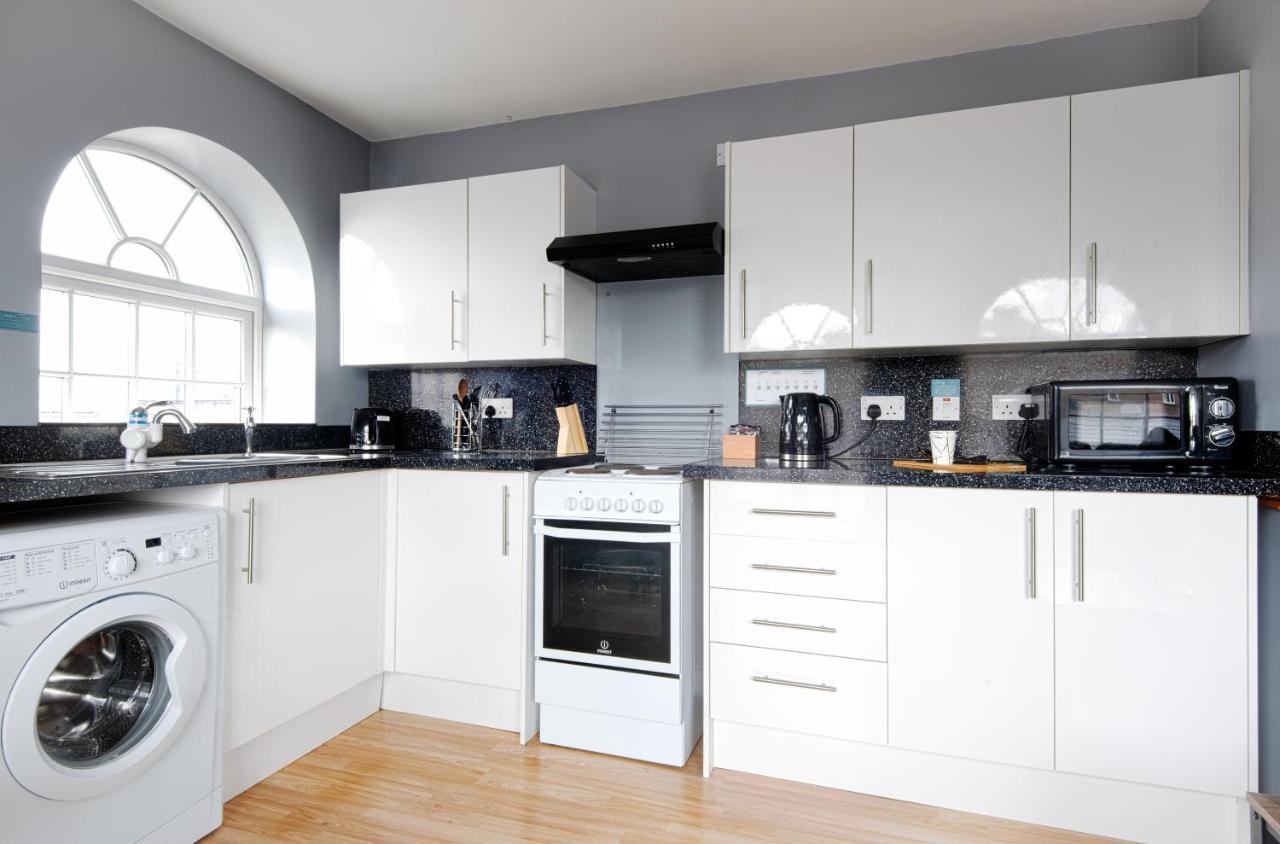 The Penthouse Gathering - Town Centre - Sleeps Up To 16 ريكسهام المظهر الخارجي الصورة